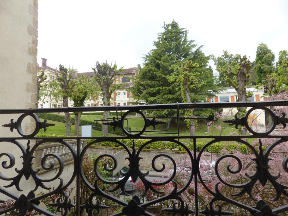 Hôtel des Thermes Bourbon-lʼArchambault Exterior foto